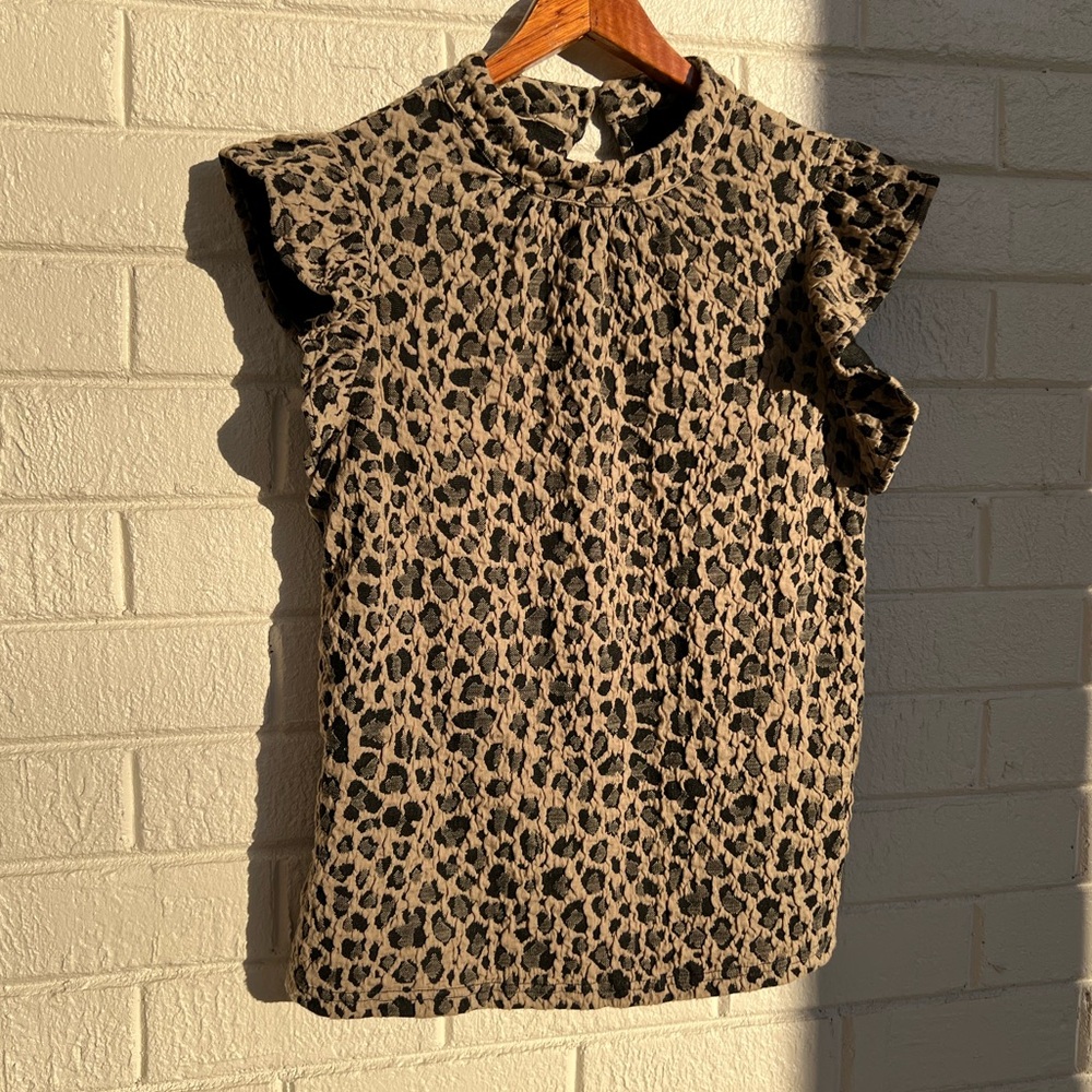 Leopard Print Sleeveless Ruffle Top - Picture 2 of 4